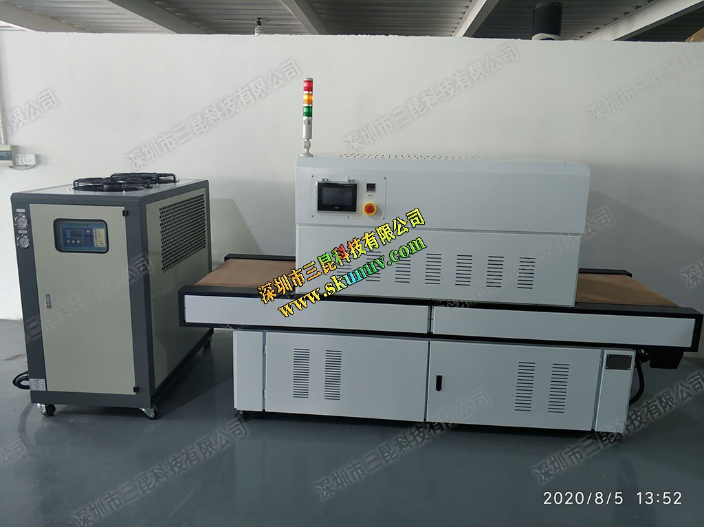 [广东]深圳包装印刷厂的客户再次下单订购三昆UV油墨固化机